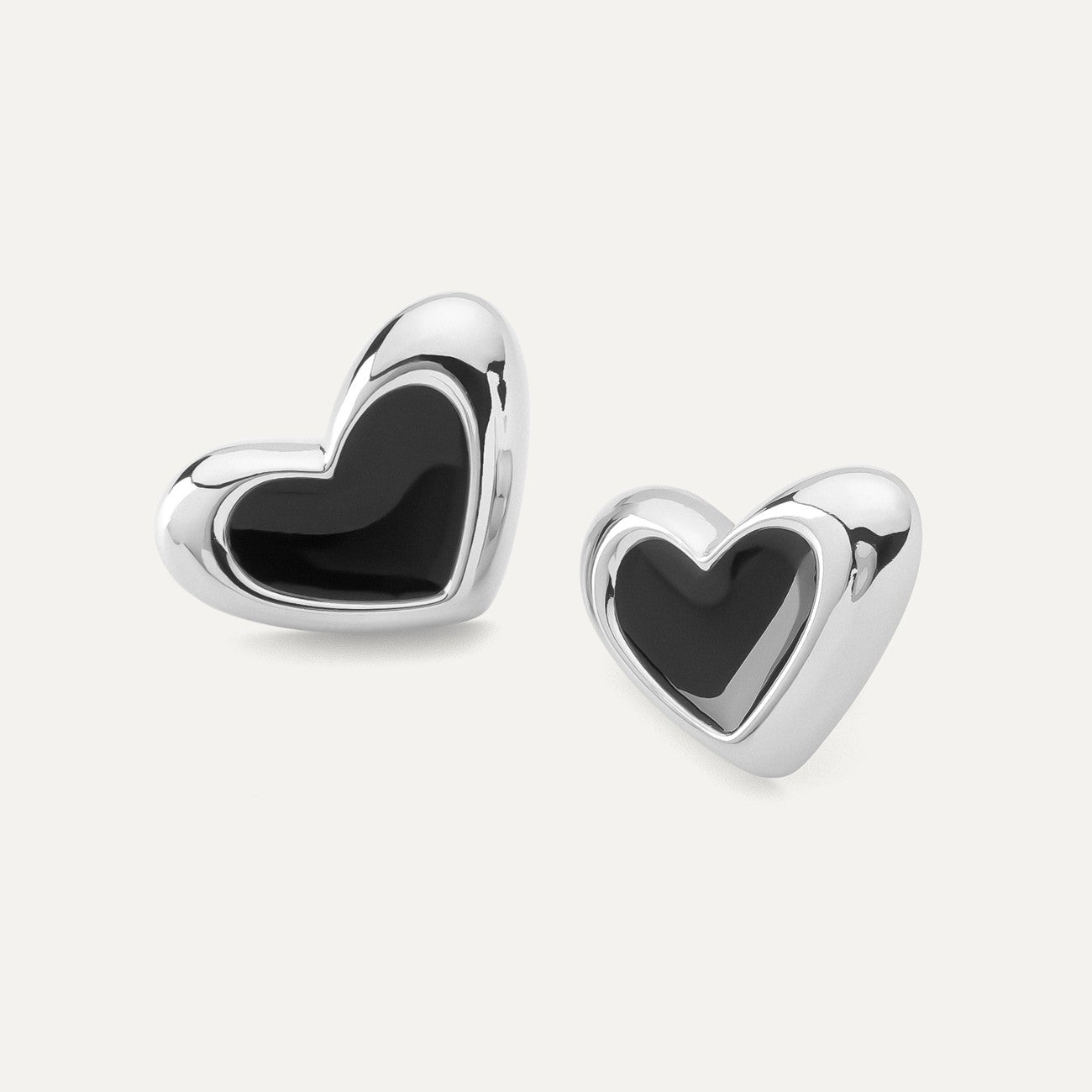 Orecchini a cuore asimmetrici con resina nera, argento sterling 925, placcato platino NEW ROMANTIC