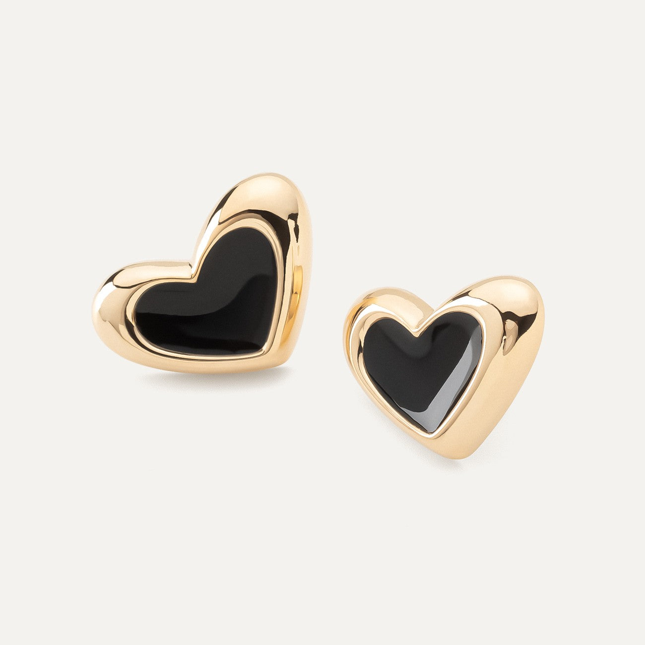 Orecchini a cuore asimmetrici con resina nera, argento 925 placcato oro giallo NEW ROMANTIC