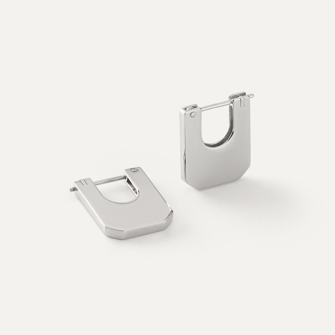 Geometrische flache Ohrringe platiniert RE:SHAPE