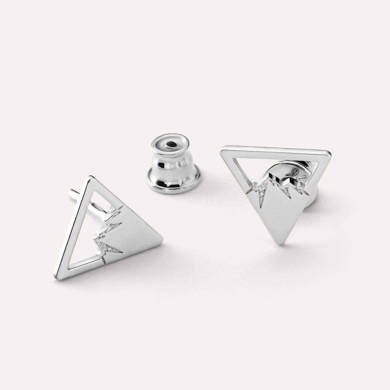 Orecchini A Triangolo Philip Jones – Placcati Argento, 9mm, Ipoallergenici, In Lega Di Ottone, Con Bustina Regalo