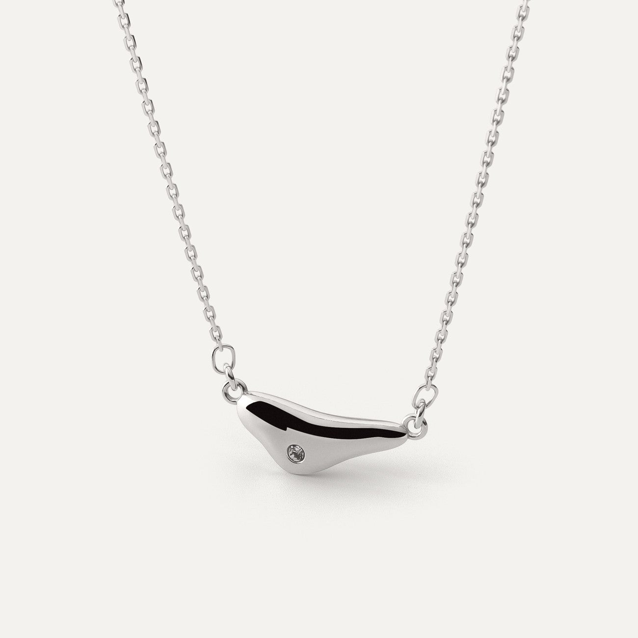Halskette mit unregelmäßigem Anhänger und Zirkonia platiniert RE:SHAPE