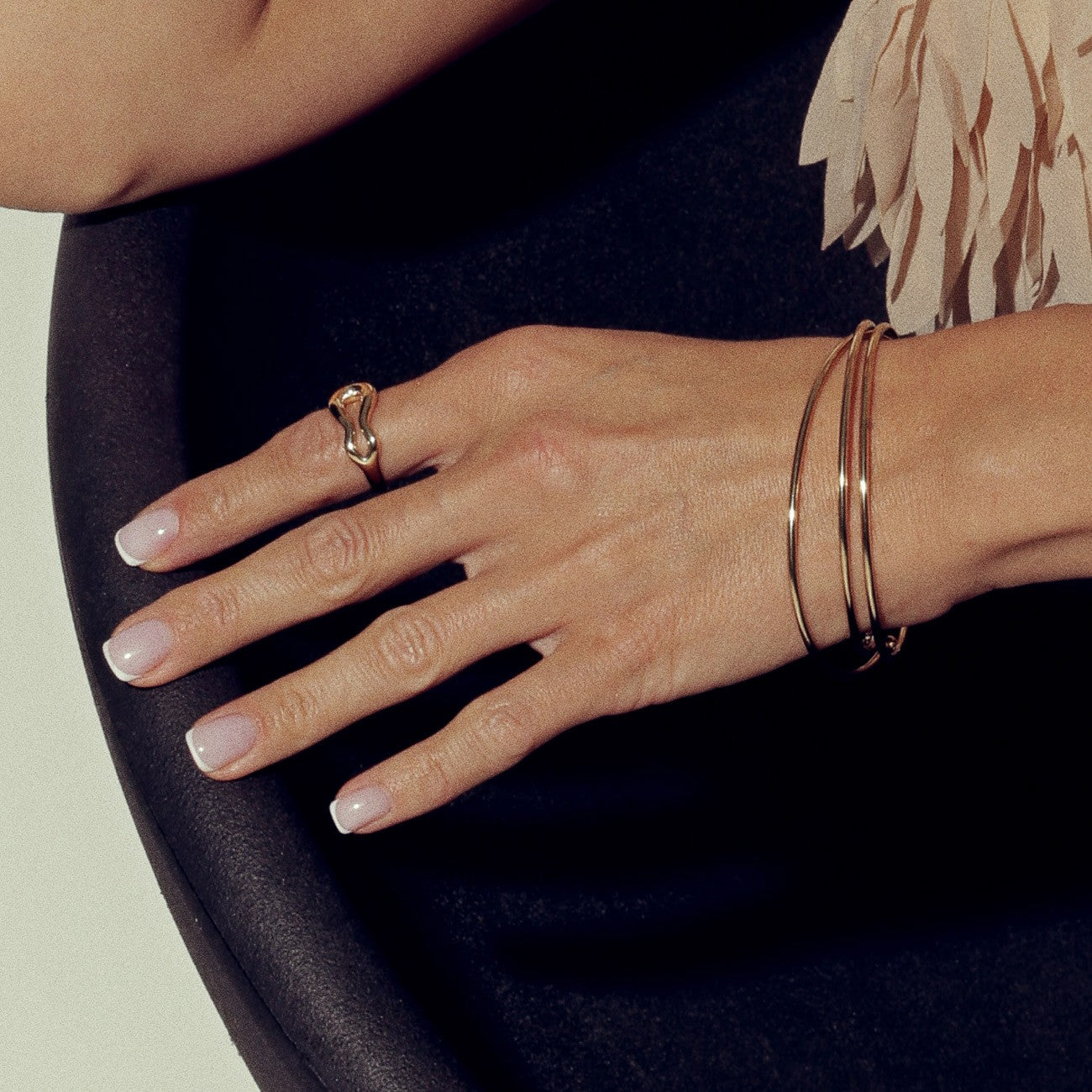 Steifes draht armband platiniert RE:SHAPE