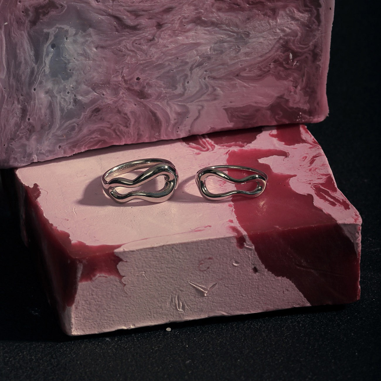 Zarter unregelmäßiger Ring platiniert RE:SHAPE