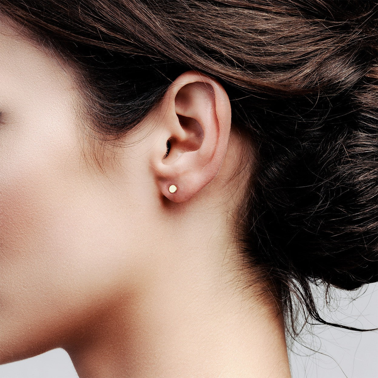 Boucle d'oreille ronde en argent avec disque de 4 mm plaqué or jaune