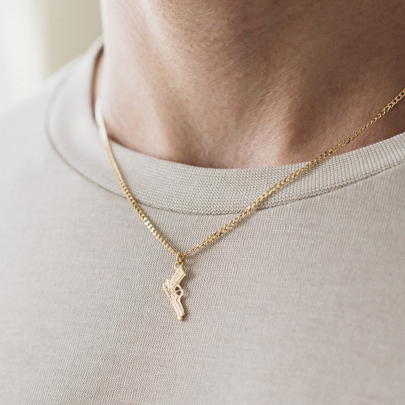 Collier avec pendentif pistolet Beretta, argent 925 plaqué platine