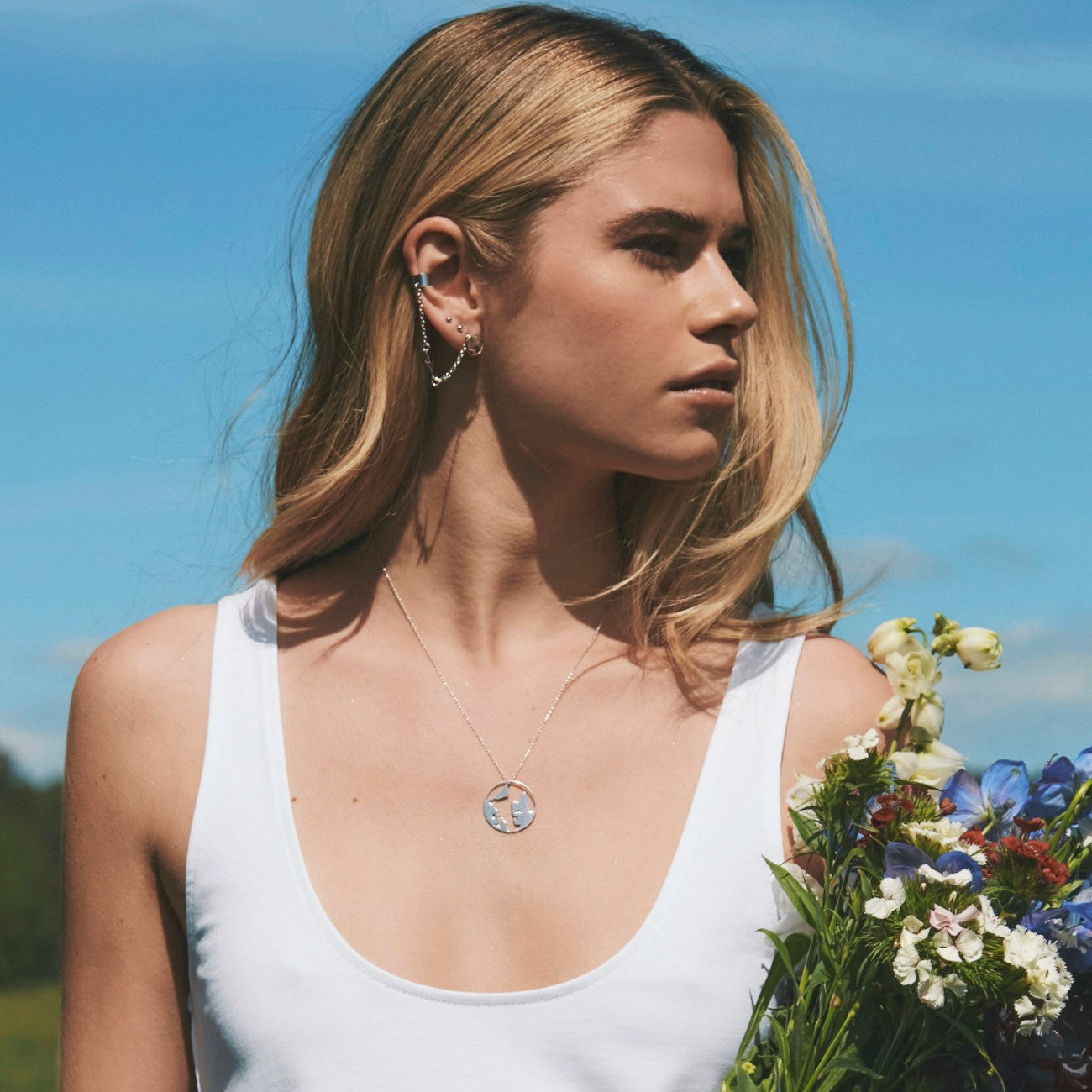 Boucle d'oreille avec chaîne - avion et globe, argent 925 plaqué or jaune VOYAGE