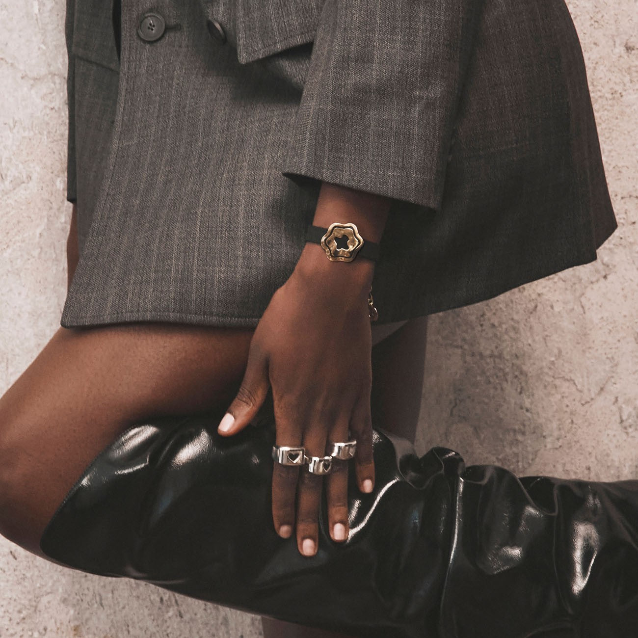 Bracciale Alcantara - fiore con resina nera, argento sterling 925, placcato platino NEW ROMANTICO