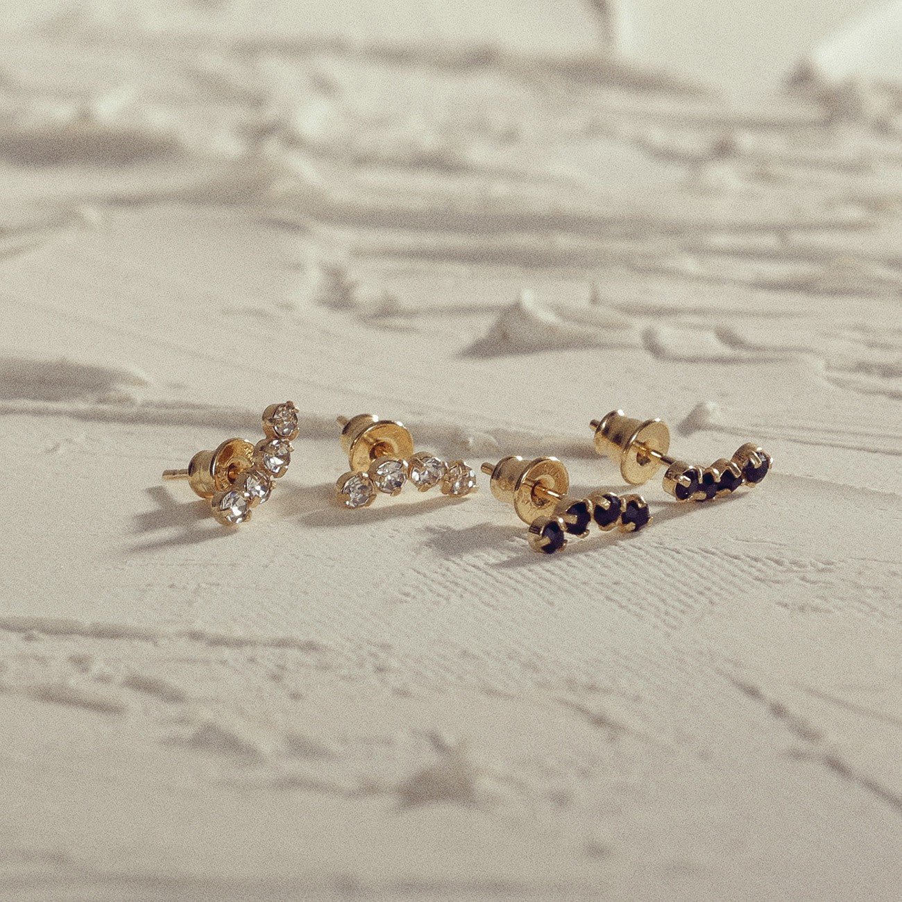 Einzelner Labret-Ohrring mit schwarzem Zirkonia gelbvergoldet RE:SHAPE