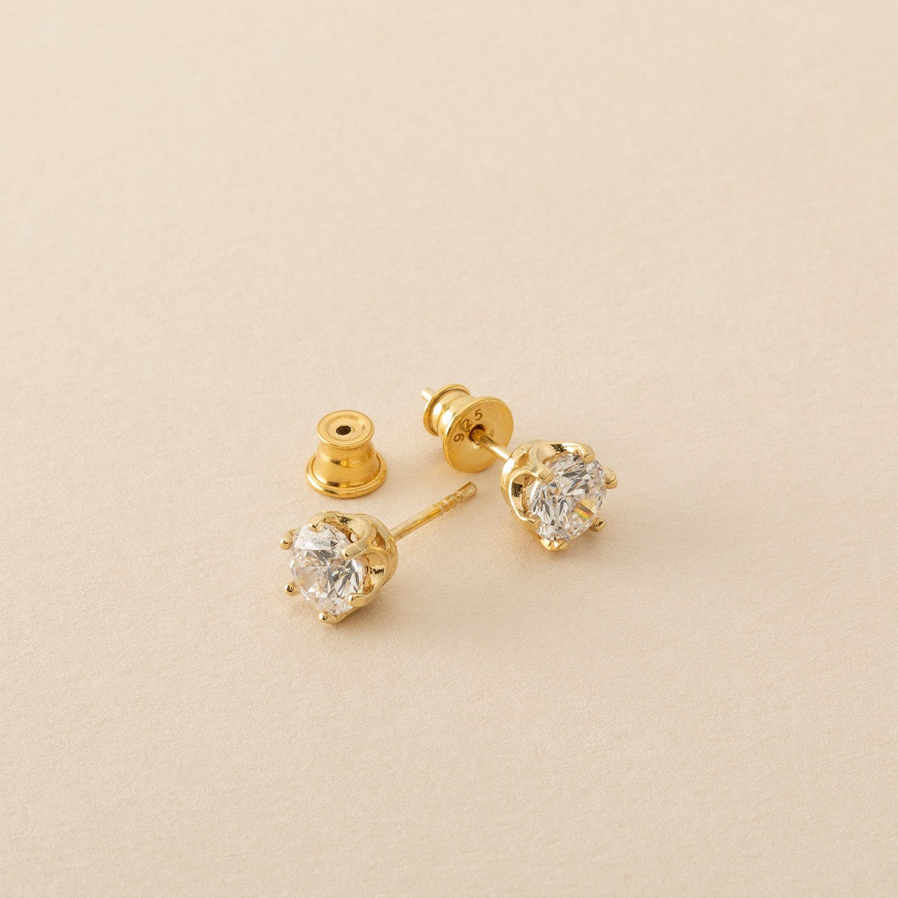 Ohrringe mit 6 mm Zirkonia, Sterling Silber 925 gelbvergoldet