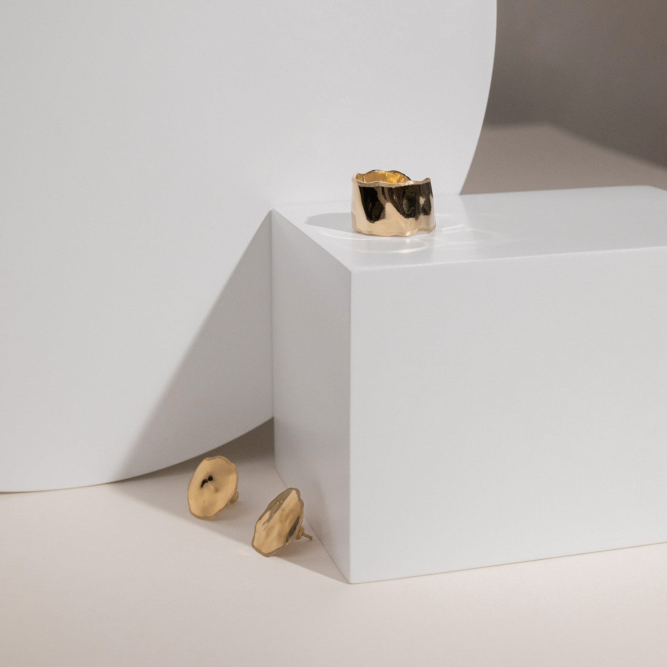 Anello ondulato, argento 925 placcato platino - misura universale (da 15 a 21)