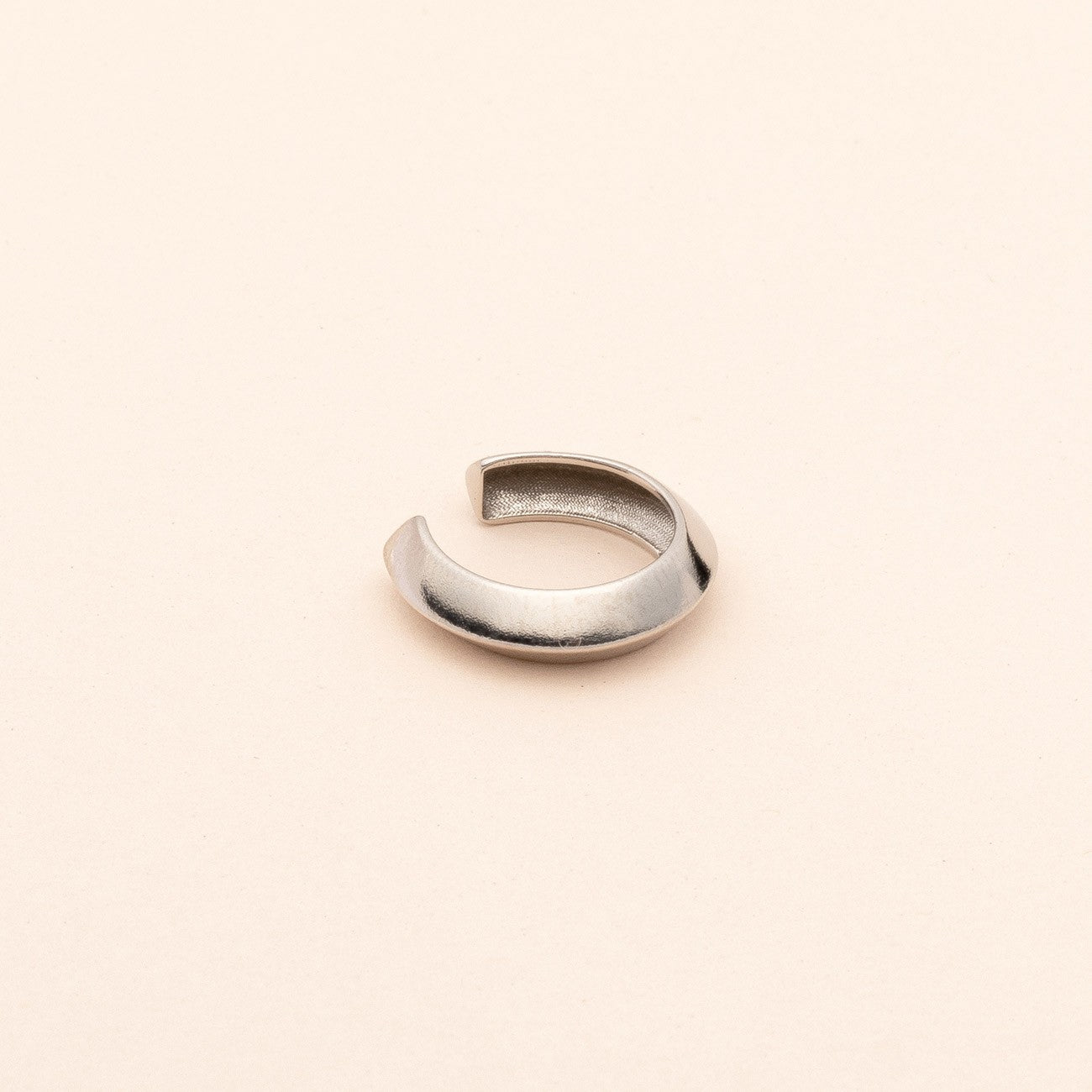 Round hoop earrings, XENIA x GIORRE platinum-plated