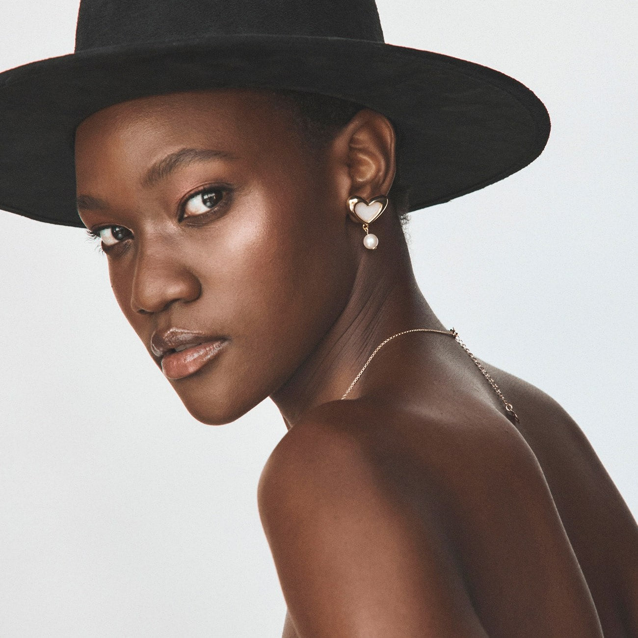 Orecchini a cuore con resina bianca e perla, argento sterling 925, placcato platino NEW ROMANTICO