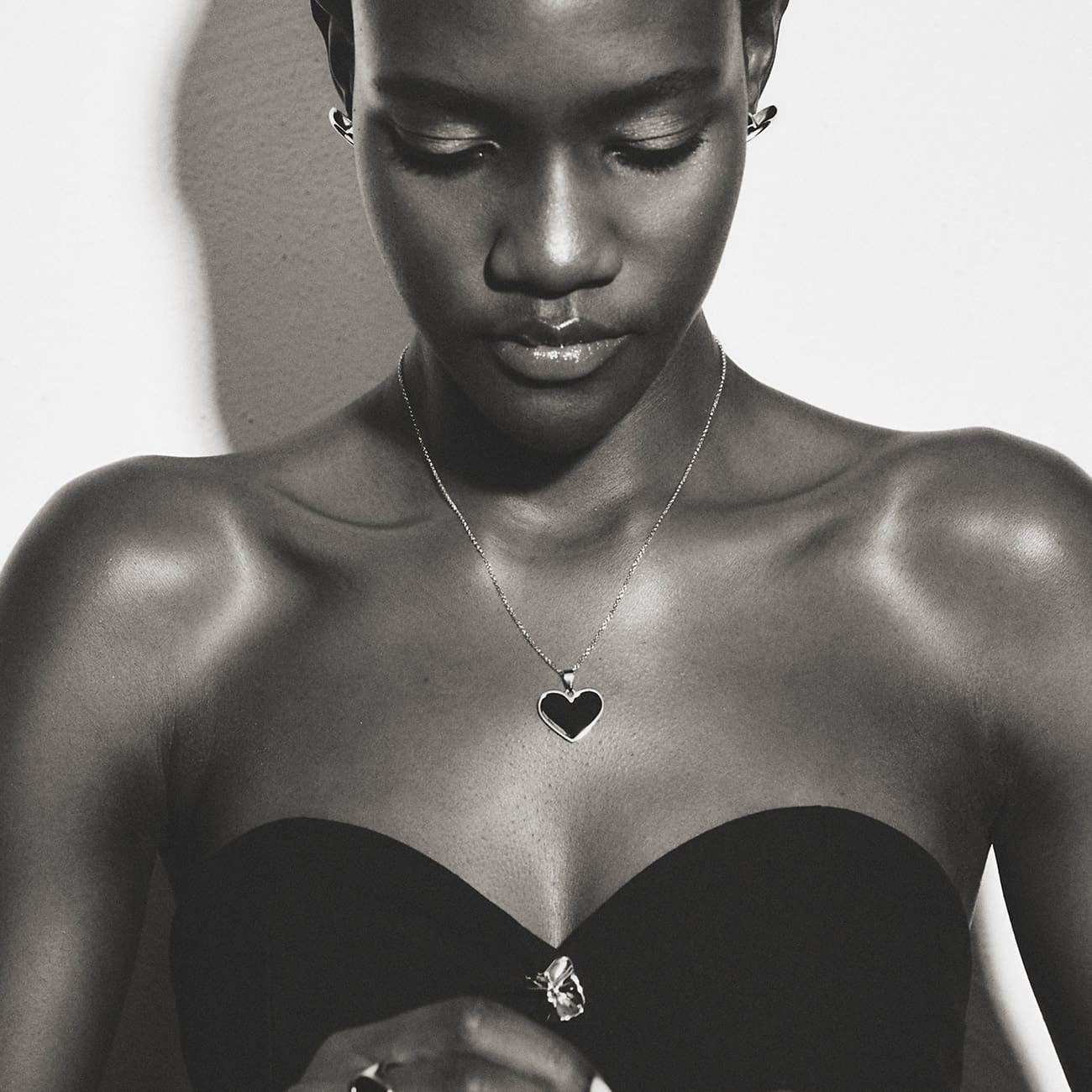 Collana con cuore nero in resina, argento sterling 925, placcato platino NEW ROMANTIC