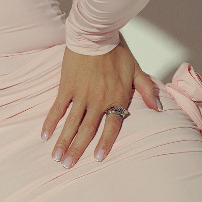 Anillo charm con circonitas bañadas en oro amarillo RE:SHAPE