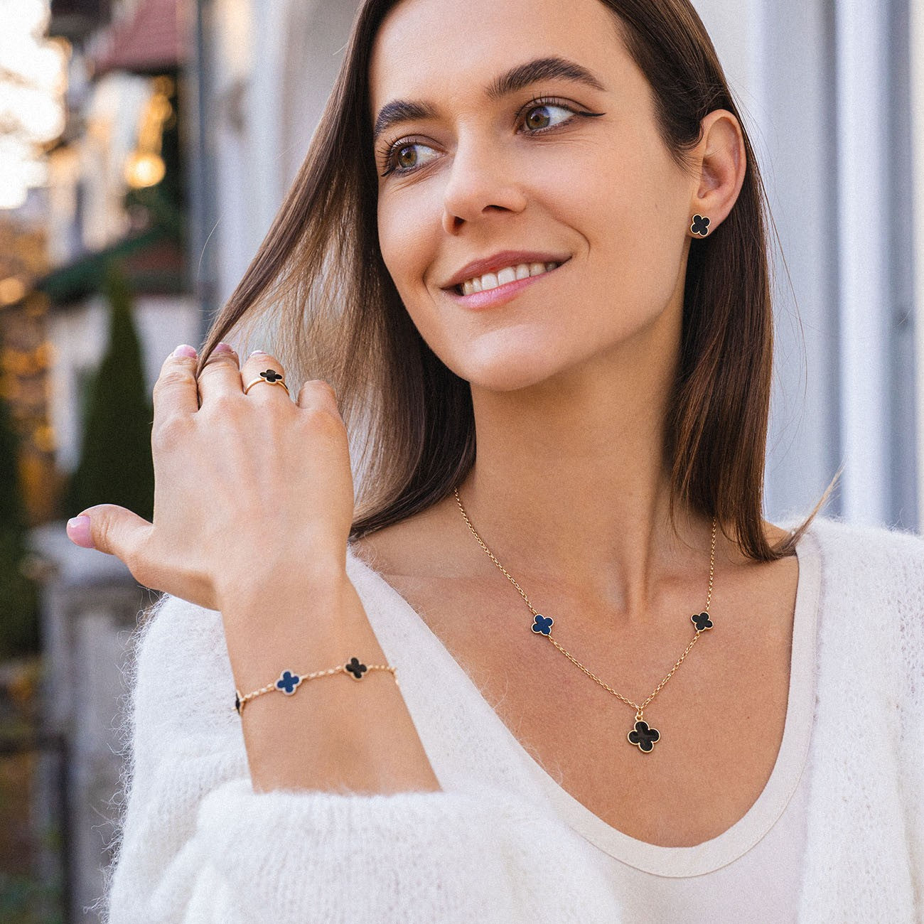 Armband mit fünf Kleeblättern aus schwarzem Harz an Rolo-Kette, 925 Silber, platiniert