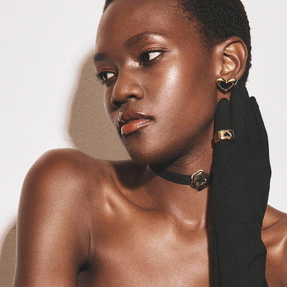 Boucles d'oreilles cœur asymétriques en résine noire, argent 925 plaqué or jaune NOUVEAU ROMANTIQUE