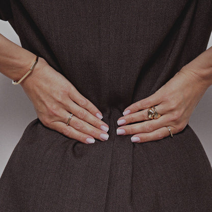 Blasender unregelmäßiger Ring mit Zirkonia gelbvergoldet RE:SHAPE