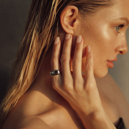 Gladener breiter Ring - XENIA x GIORRE, 925 Silber platiniert